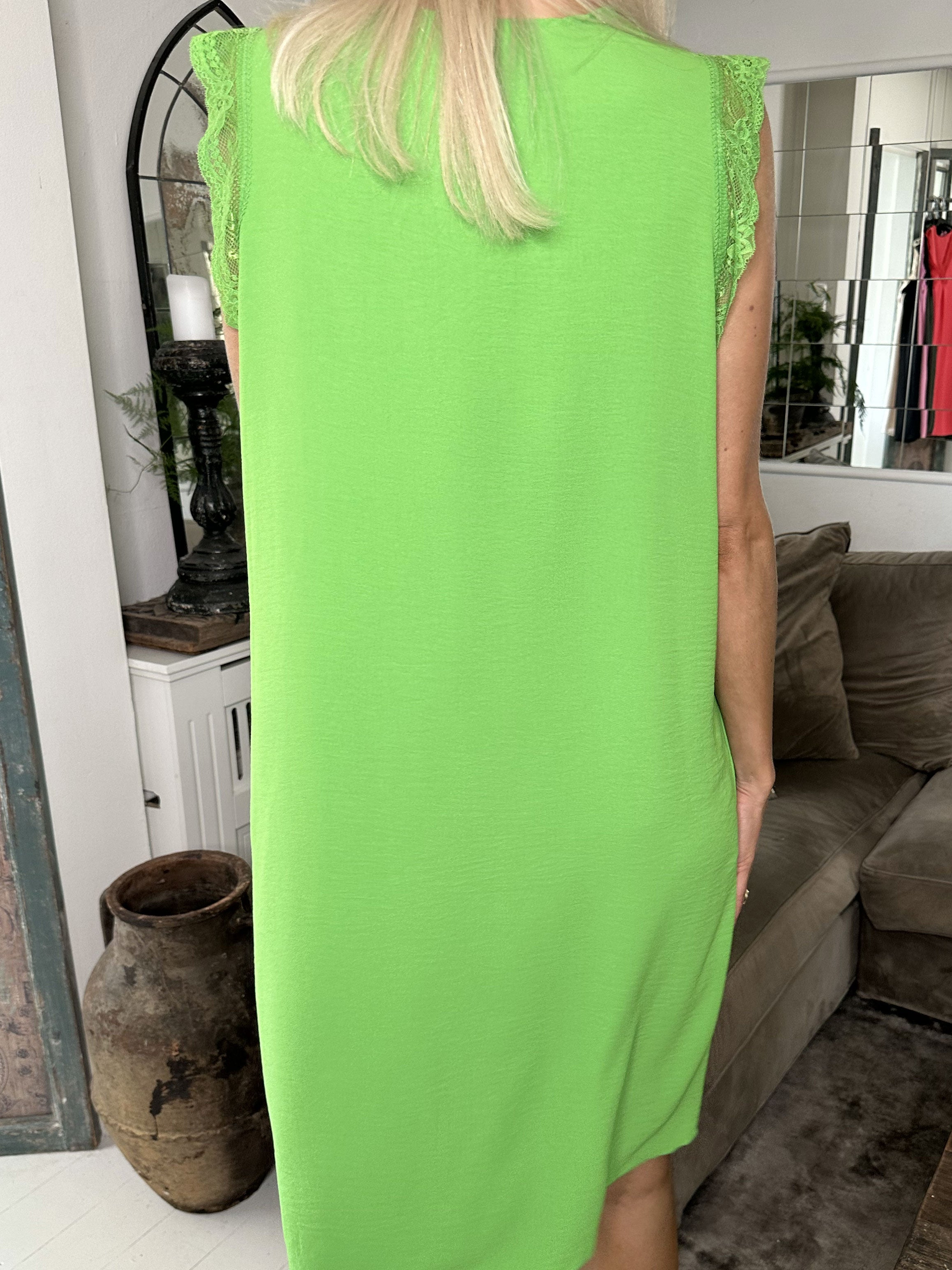 Elly - Sød sommerkjole med blonder